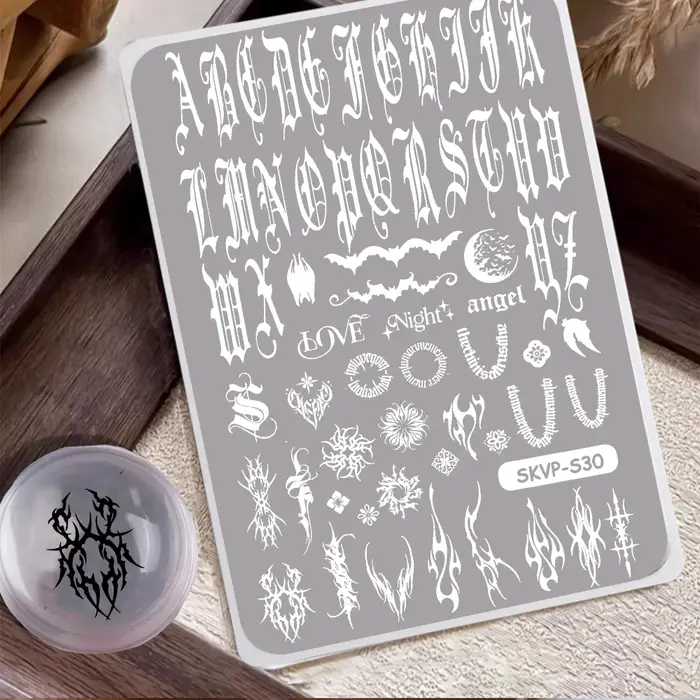 Plaques de stamping pour ongles style gothique