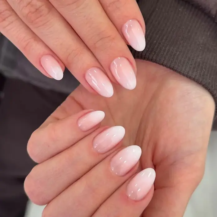 24 faux ongles en acrylique rose scintillant Aurora, courts, forme amande, motifs français minimalis