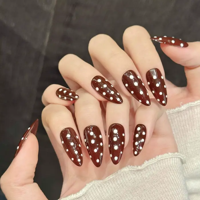 10 pièces presse à la main sur les ongles rétro marron amande point impression Design faux