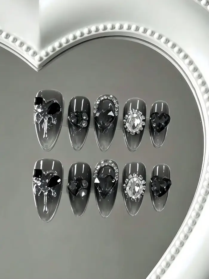 10 faux ongles de longueur moyenne en forme d'amande
