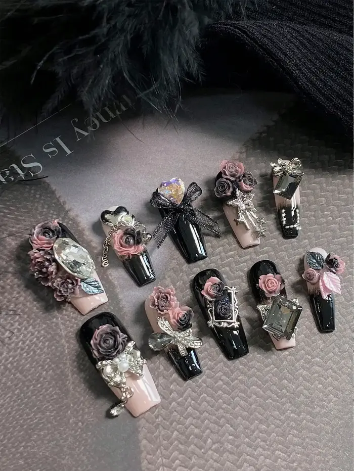 Ongles mi-longs en forme de cercueil faits à la main