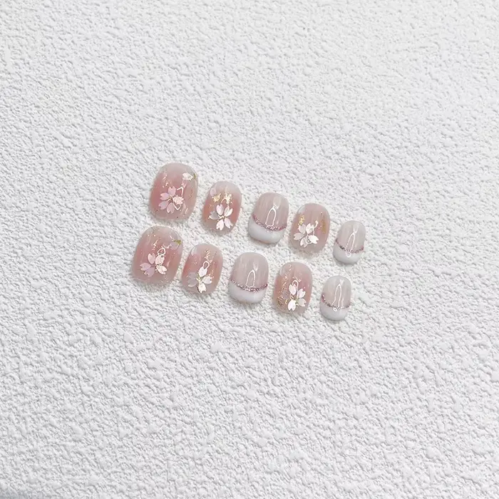 Faux ongles faits à la main