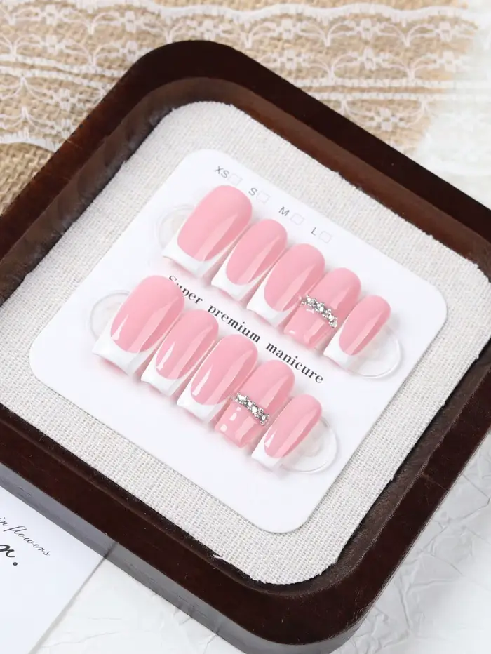 10 ongles rectangulaires de longueur moyenne