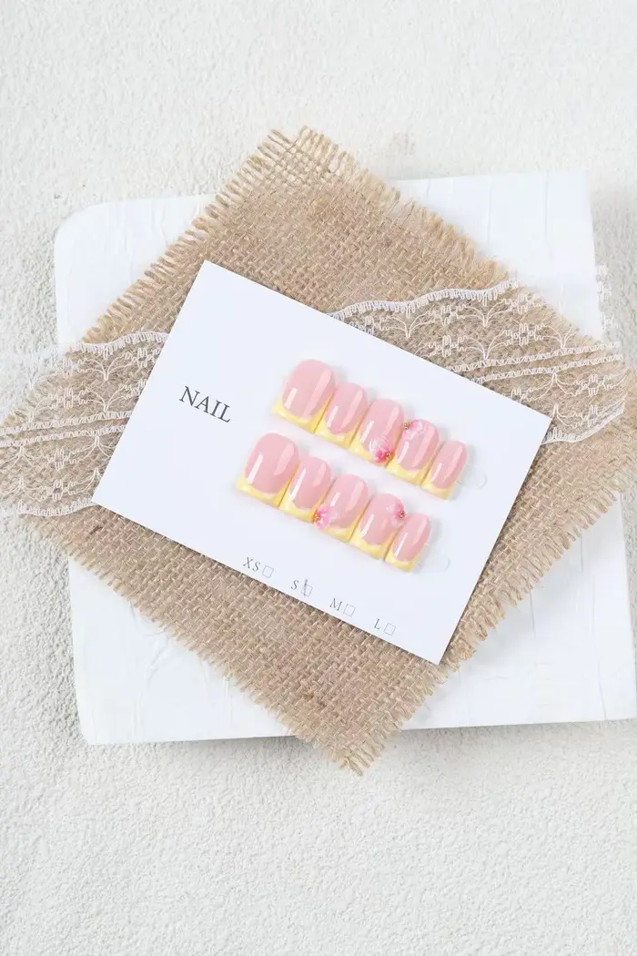 10 faux ongles courts carrés faits à la main