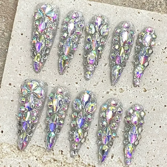10 pièces Super Long Stiletto faux ongles conseils lumière de luxe à la main plein Flash diamant pre