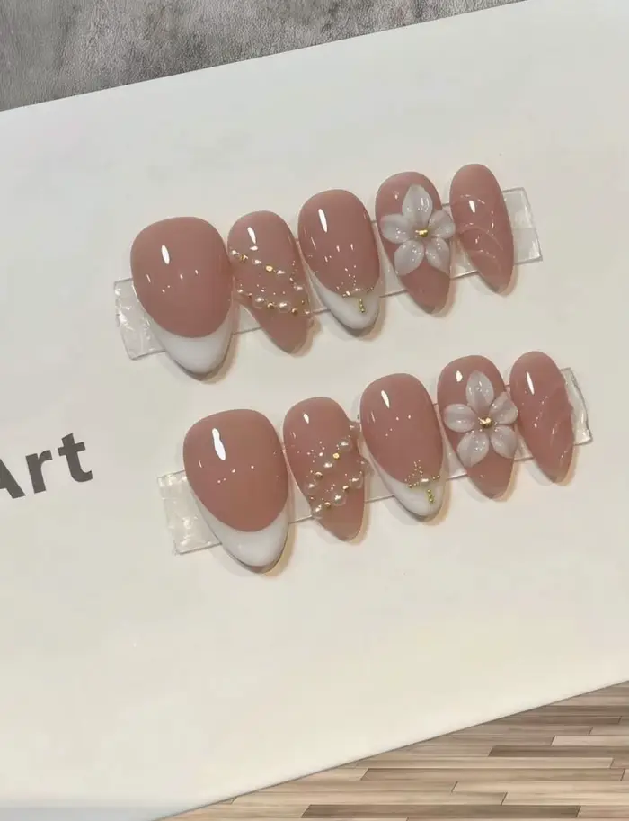10 Pièces d'ongles courts à presser faits main avec un design amande sculpté