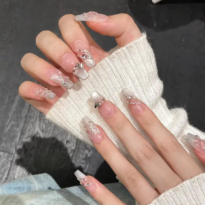 Faux ongles à paillettes faits à la main
