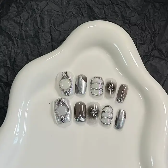 Ongles artificiels Y2K style métallique faits à la main