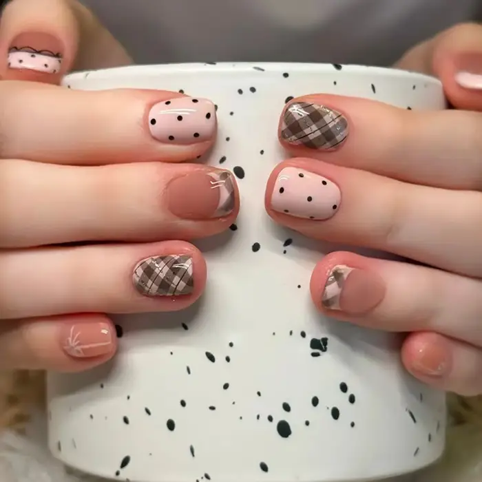 Faux ongles courts carrés Sweet Girls à presser