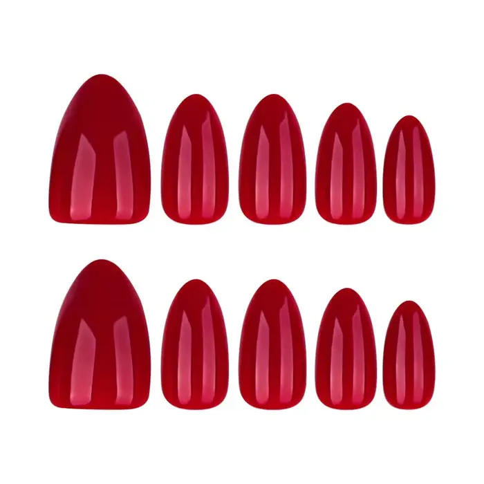Faux ongles longs en amande pour manucure