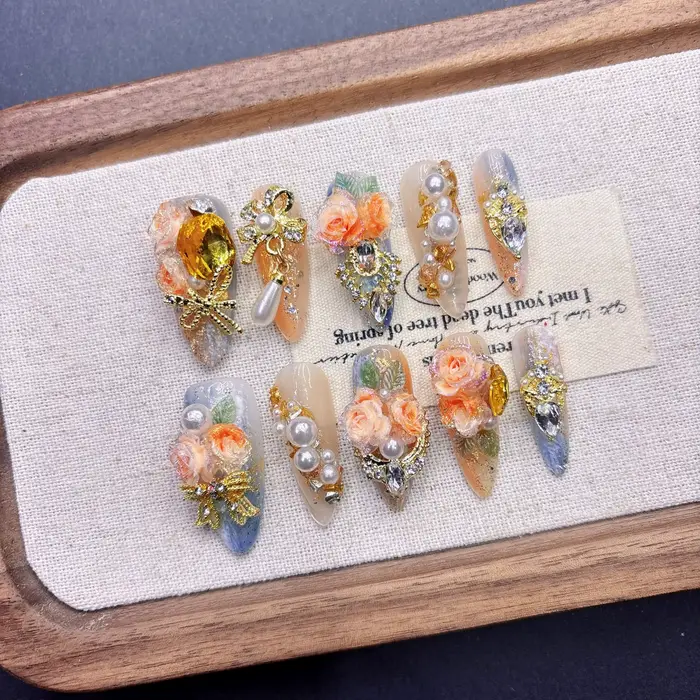 Presse de luxe sur les ongles