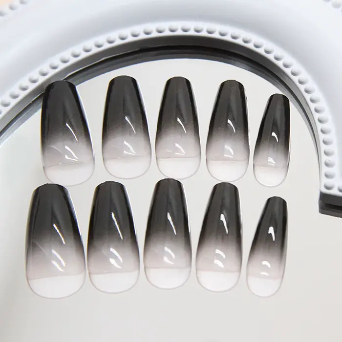 24 faux ongles à presser