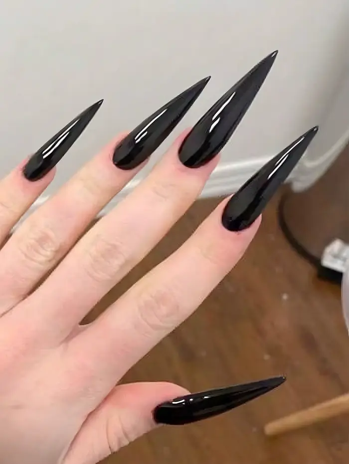 24 faux ongles noirs longs style stiletto, effet brillant, couvrance totale, style minimaliste, pour