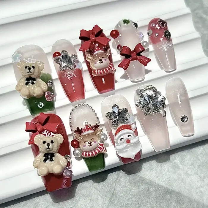 10 pièces mignon ours arc wapiti Nail Art éléments de noël à la main porter des ongles rouge festif nouvel an faux ongles patchs d'ongles amovibles