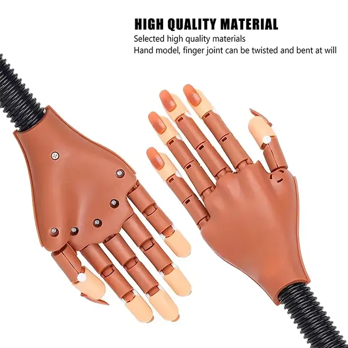 Main d'entraînement pour la manucure et le nail art