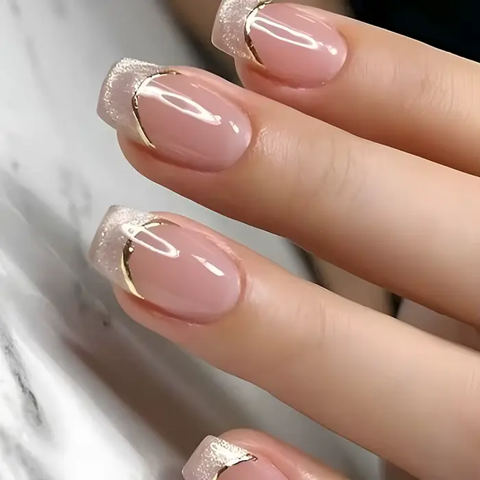 Faux ongles français simples avec colle