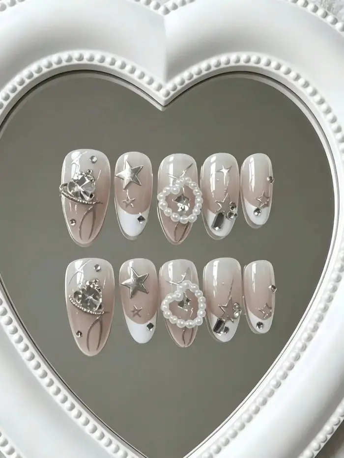 10 faux ongles en forme d'amande de longueur moyenne