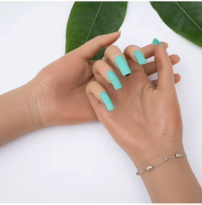 Modèle de main de pratique de manucure en Silicone avec articulations