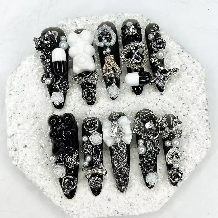 Faux ongles à presser faits main Dark Jirai Kei Long