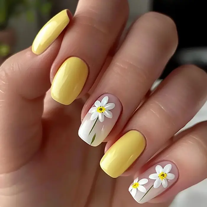 Pièces d'art d'ongle minimalistes en forme de fleur jaune