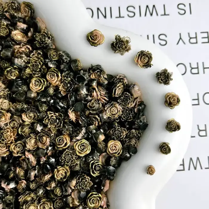 Breloques à ongles en résine incrustée de feuille d'or