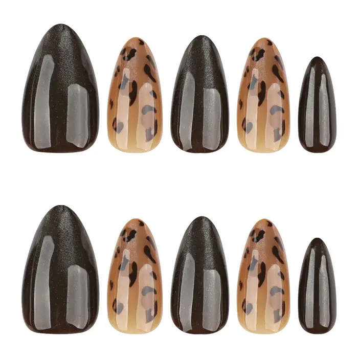 Ongles courts en forme d'amande pour l'automne et l'hiver