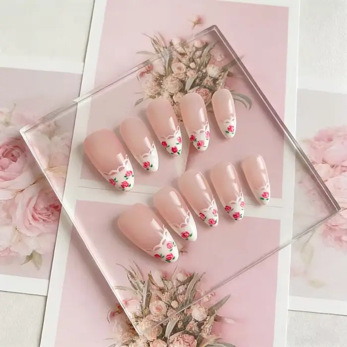 10 faux ongles à presser faits main en dentelle rose