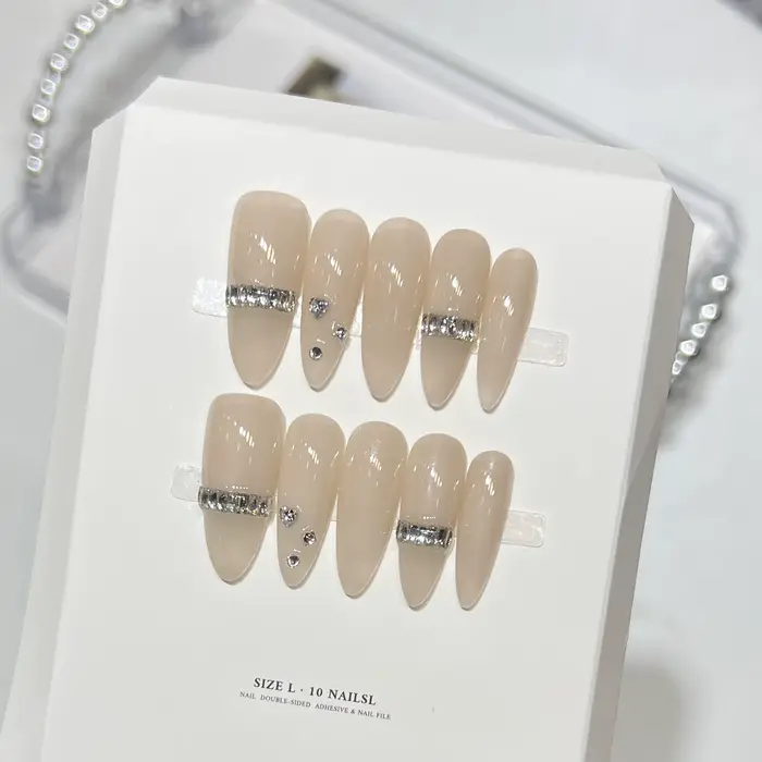 10 faux ongles faits main couleur unie, longs, forme amande, avec décorations brillantes en diamant,