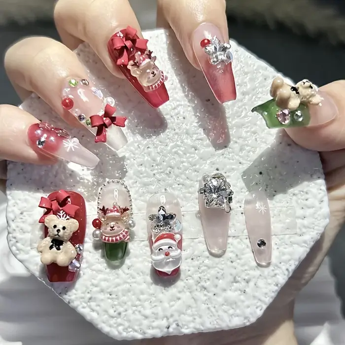 10 pièces mignon ours arc wapiti Nail Art éléments de noël à la main porter des ongles rouge festif nouvel an faux ongles patchs d'ongles amovibles