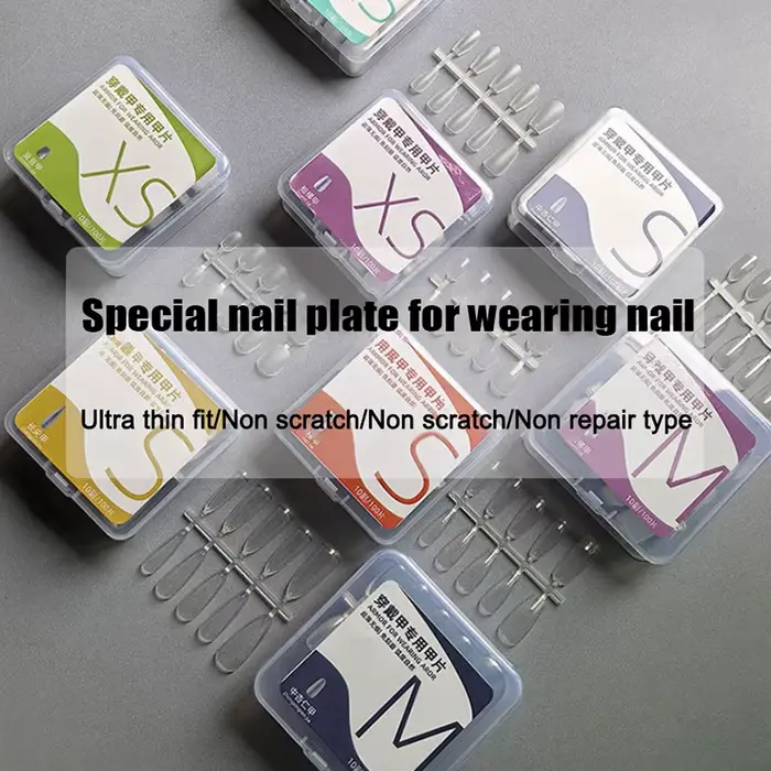 Faux ongles courts en amande givrée