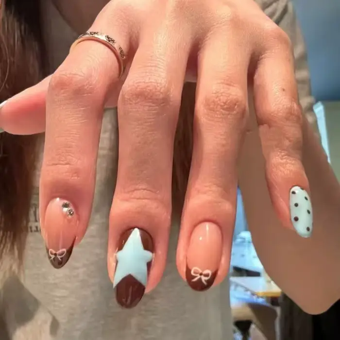 10 faux ongles courts français faits à la main