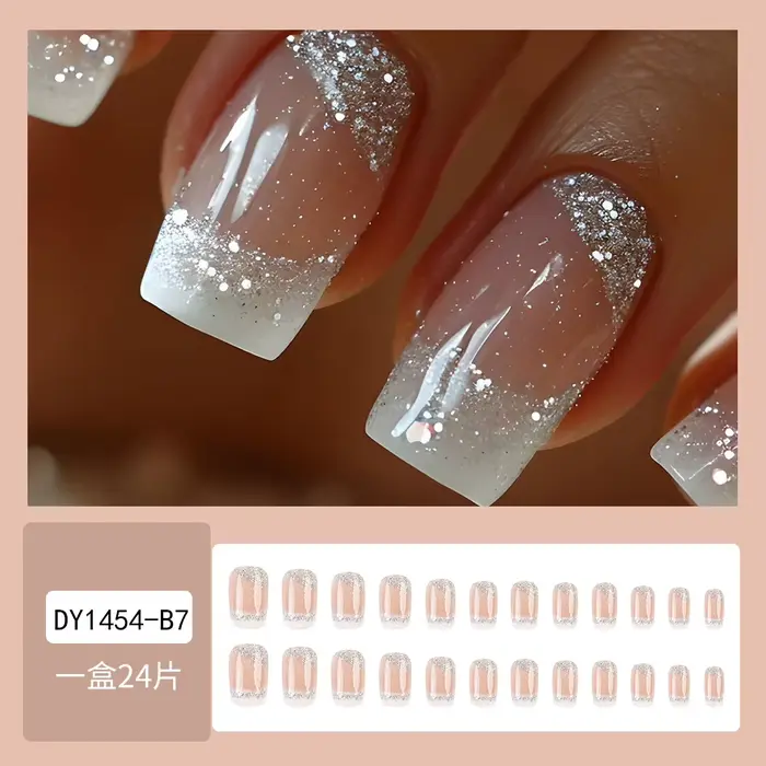 Faux ongles français à bords blancs