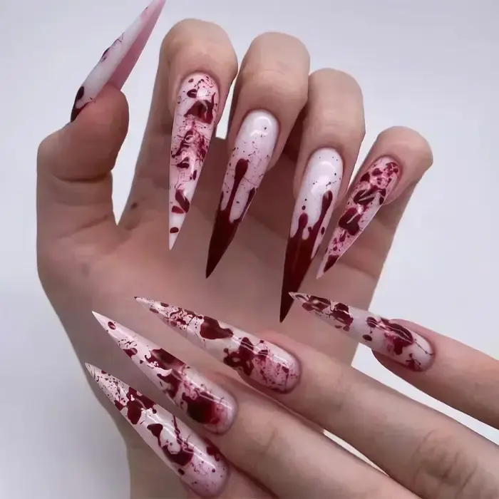Faux ongles Halloween avec tête d'amande