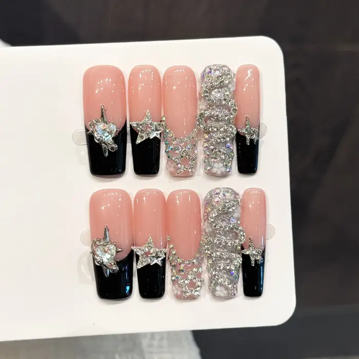 10 faux ongles en forme de cercueil faits à la main