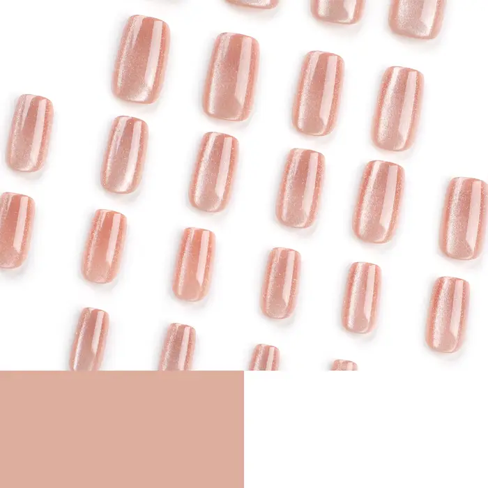 Faux ongles coréens simples effet œil de chat