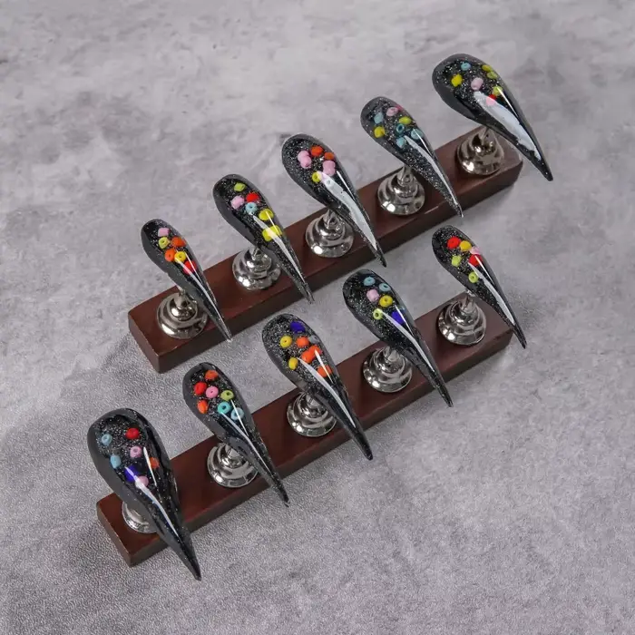 Faux ongles à presser noirs et argentés à paillettes