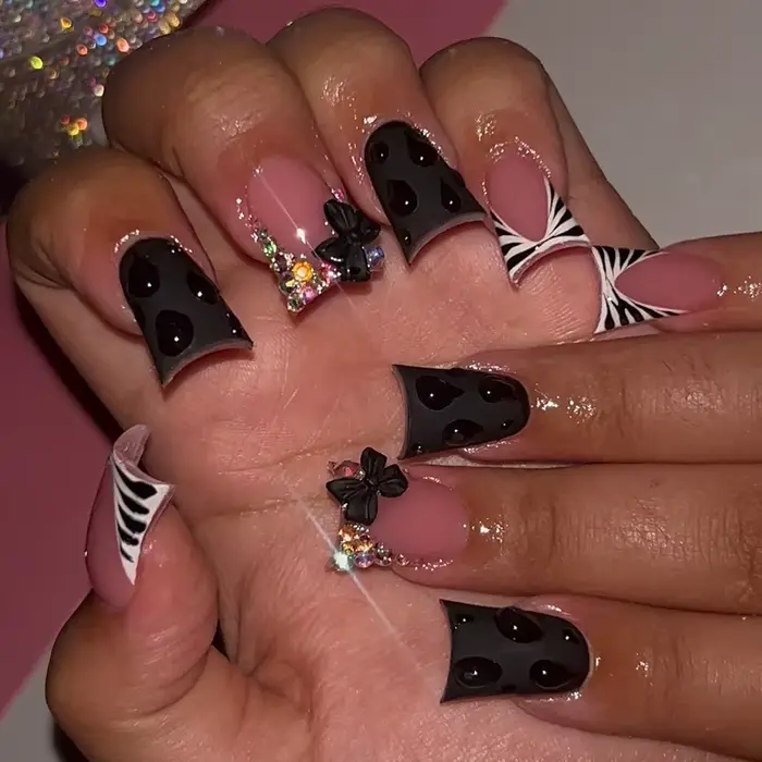 24 pièces Ins Spice Girl presse sur les ongles scintillant diamant arc décor y2k faux ongles portabl
