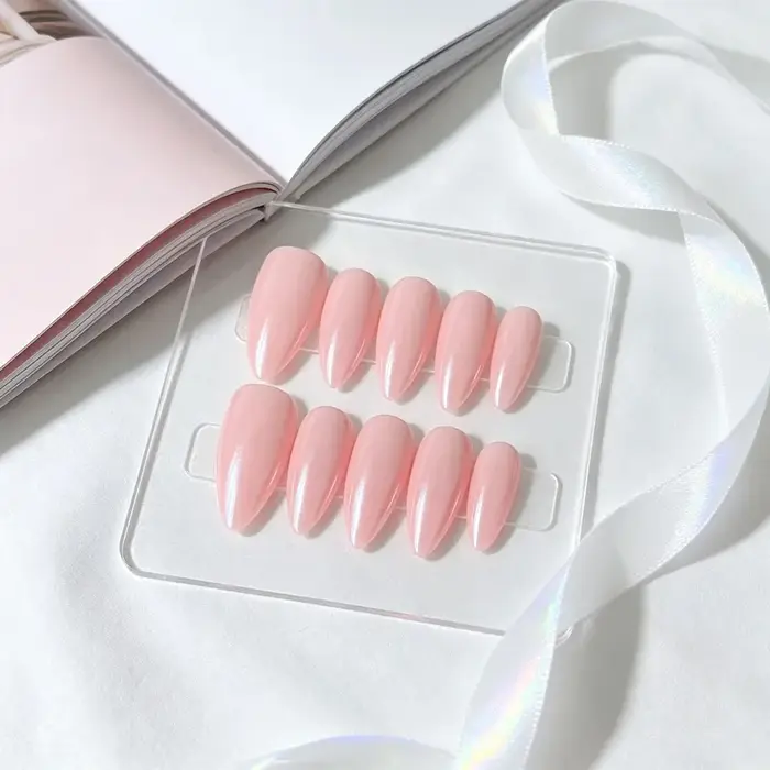 10 faux ongles Aurora rose faits à la main