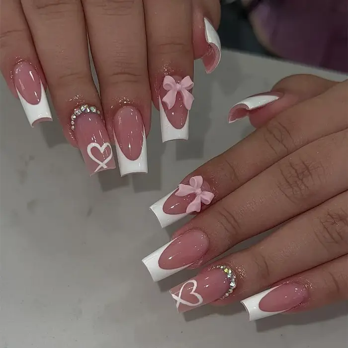 Presse française blanche sur les ongles