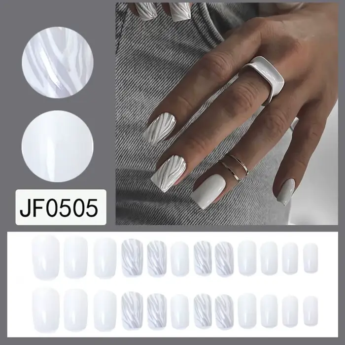 Faux ongles carrés courts