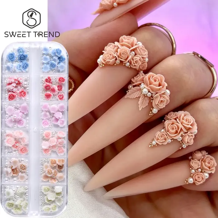 12 compartiments de décorations pour ongles à motifs floraux automne-hiver, mélange de fleurs marron et jaune, perles et billes de caviar argentées, bijoux élégants pour manucure.