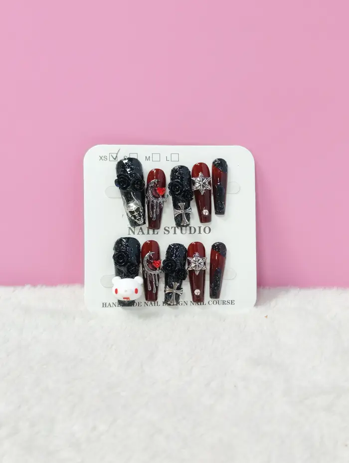 Faux ongles gothiques faits à la main à pression 3D avec motif ours mignon et croix rouge et noir