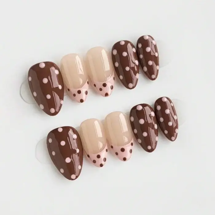 10 faux ongles faits à la main