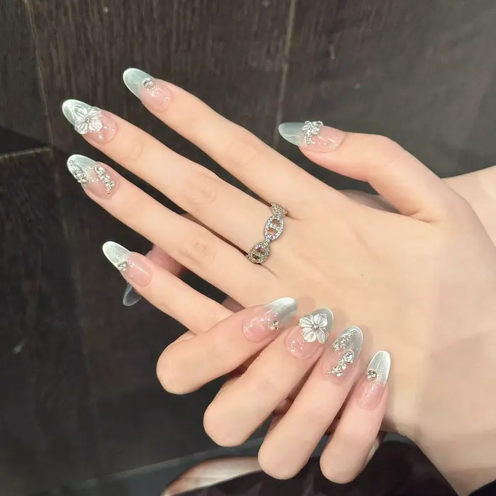 10 faux ongles faits à la main