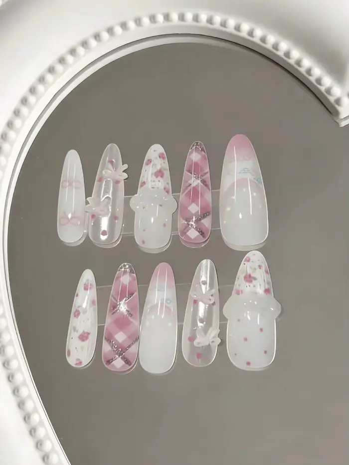 Faux ongles à presser floraux roses et blancs printaniers