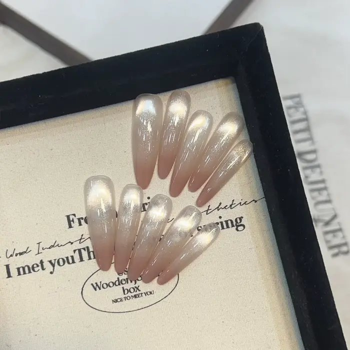 Faux ongles à pression œil de chat marron