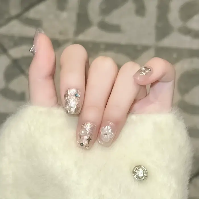 Faux ongles yeux de chat avec fleur