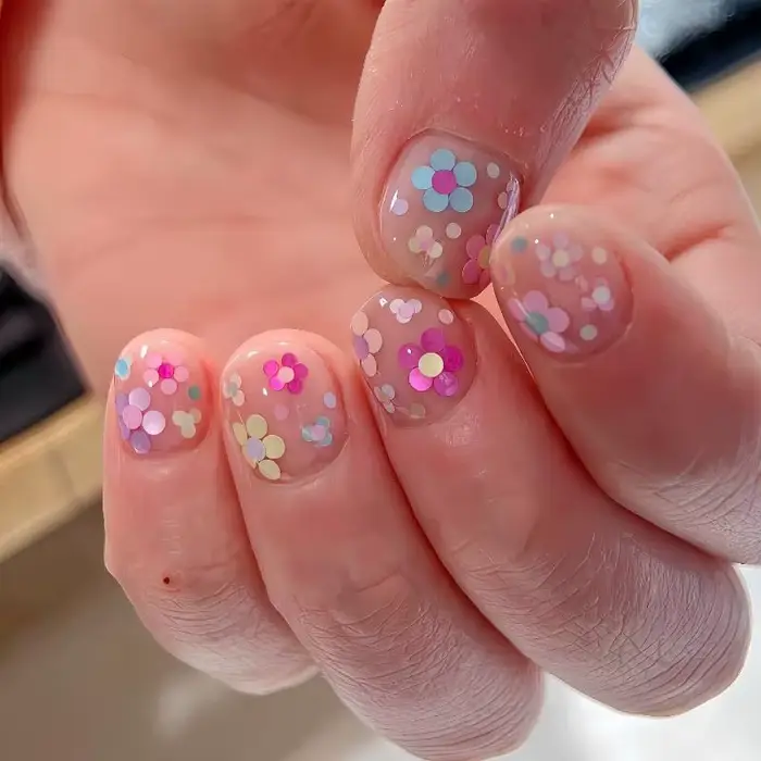 12 grilles de paillettes circulaires et colorées pour ongles avec motifs floraux pour l'art DIY
