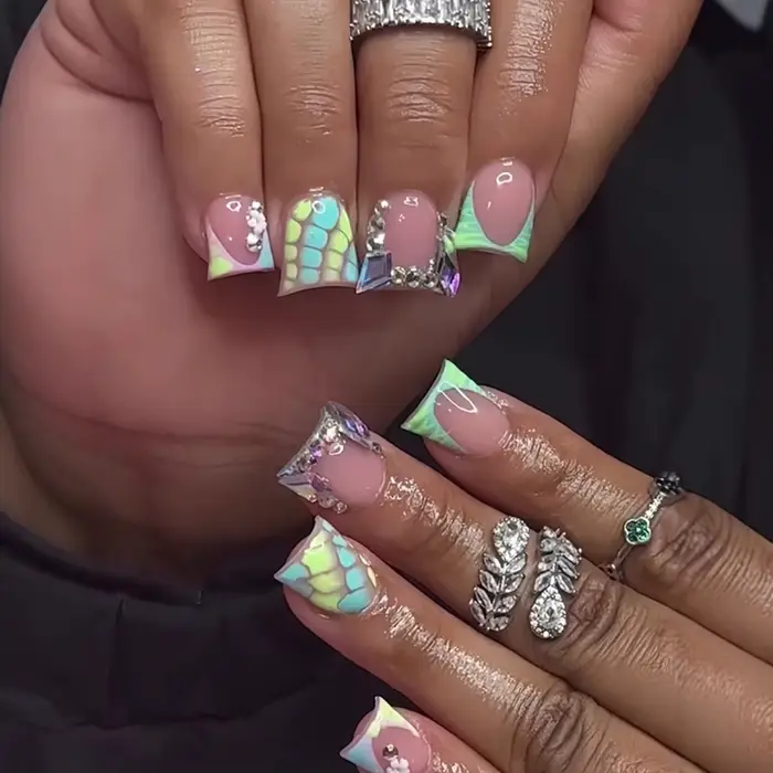 Faux ongles courts à rayures zébrées