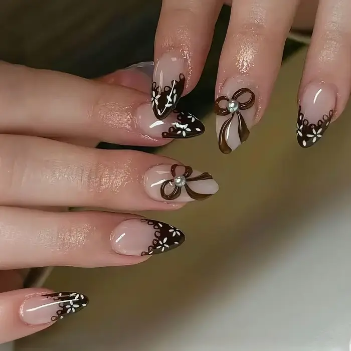 30 faux ongles à presser, style simple et élégant pour tous les jours, avec nœud et design français en forme d'amande, parfait pour les femmes et le quotidien.